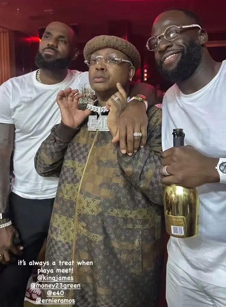 突袭！詹姆斯落地中国！再戴王冠引发争议！